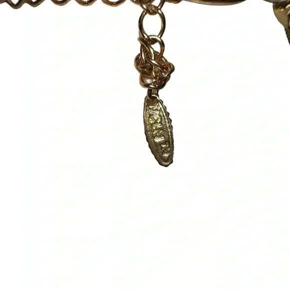 Elegant Gold Triangle Pendant Necklace - Picture 4 of 8